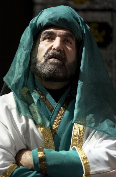 مرد عرب با لباس ملی فارسی