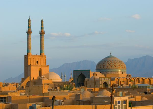 غروب خورشید بر فراز شهر باستانی یزد ایران