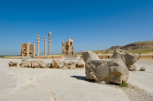 ستون های شهر باستانی تخت جمشید