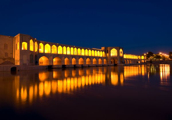 پل خواجو بر روی زاینده رود اصفهان ایران