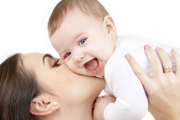 عکس مادر شاد با نوزاد روی سفید