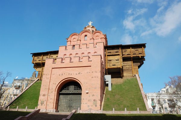 گلدن گیت کیف اوکراین دروازه قرون وسطی باستان