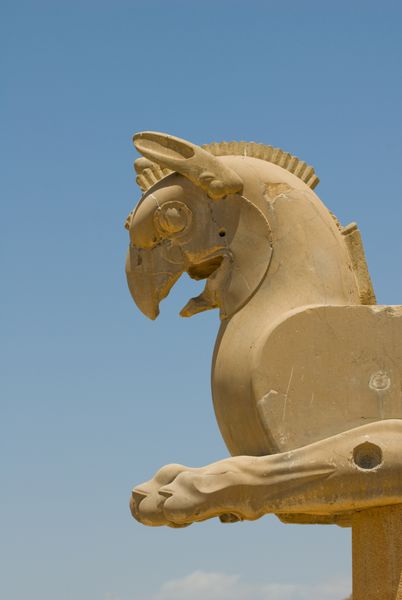 مجسمه گریفین در یکی از شهرهای باستانی تخت جمشید