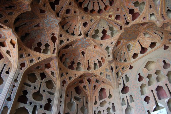 سقف گنبد در کاخ علی کاپو اصفهان ایران
