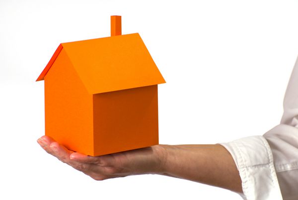 خانه نارنجی در دست