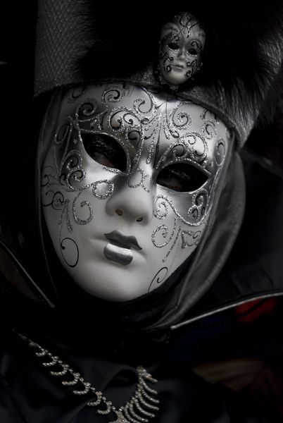 ماسک سیاه کارناوال ونیزی