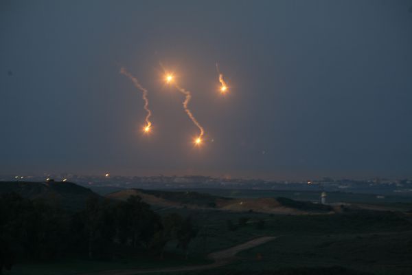 چهار خمپاره سبک در آسمان شب غزه
