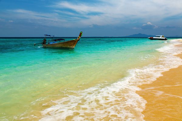 ساحل گرمسیری جزیره بامبو دریای آندامان تایلند