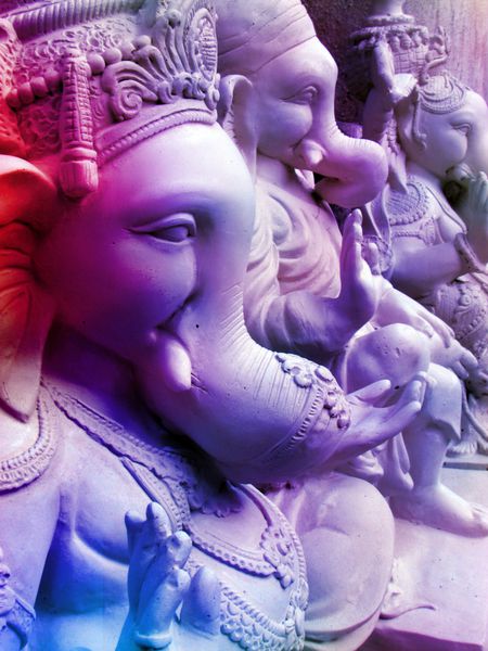 نمایی از بت های زیبای خدای فیل هندو - گانشا در رنگ های انتزاعی