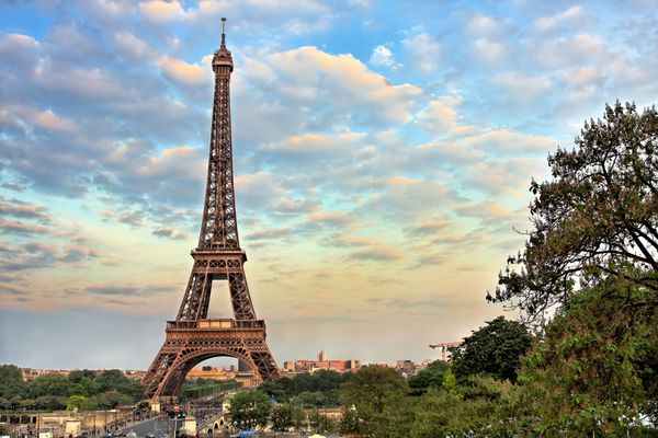 برج ایفل در عصر پاریس فرانسه