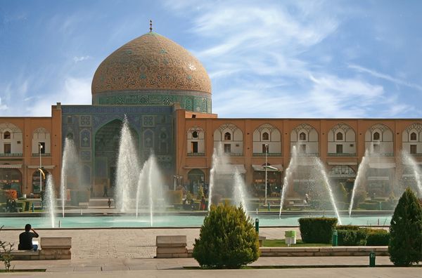 میدان نقش جهان اصفهان ایران در یک روز آفتابی