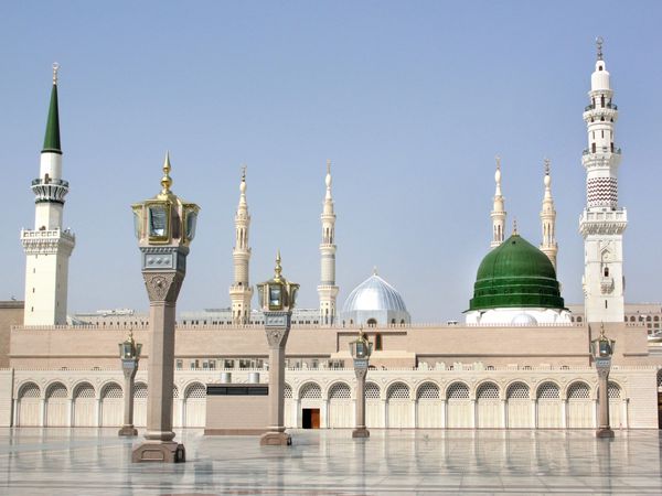 نمای روبروی مسجد نبوی