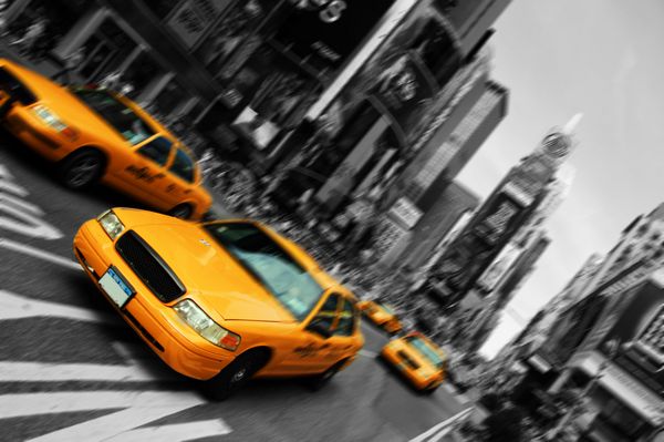 عکس تاکسی شهر نیویورک حرکت فوکوس تاری میدان تایمز