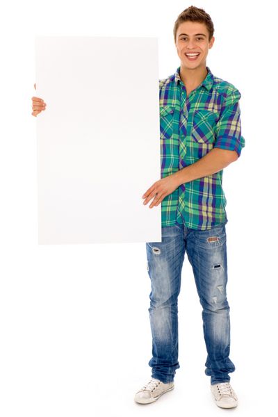 مرد جوانی که کاغذ خالی در دست دارد