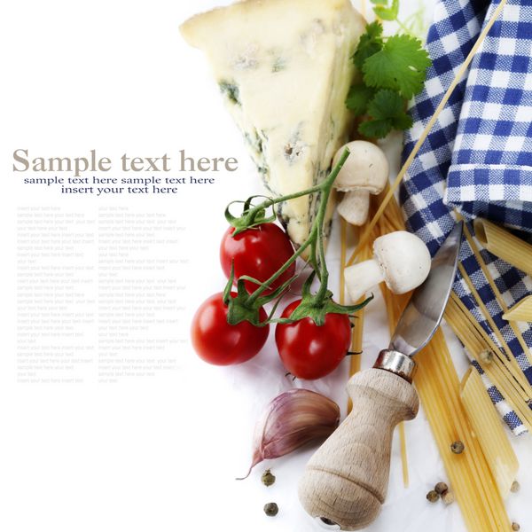 ترکیب ماکارونی سبزیجات و پنیر روی سفید با متن نمونه