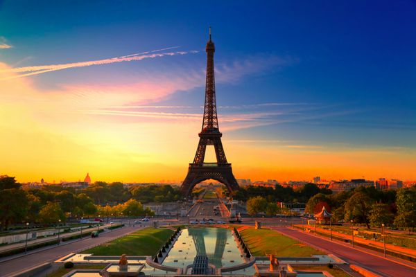 طلوع خورشید در پاریس با برج ایفل