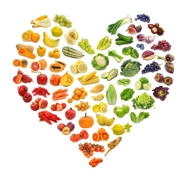 قلب رنگین کمانی از میوه ها و سبزیجات