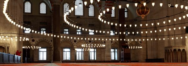 در داخل مسجد باشکوه سلیمانیه ساخته شده توسط سینان در 1500