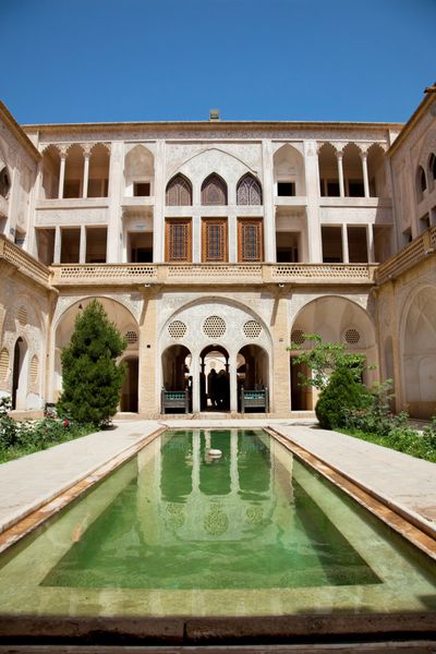 خانه تاریخی قدیمی با استخر آب کاشان ایران