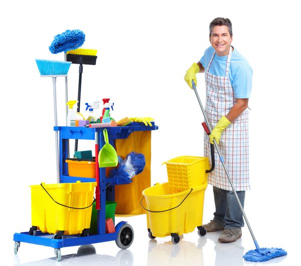 مرد نظافتچی حرفه ای با گاری سرایدار جدا شده در زمینه سفید