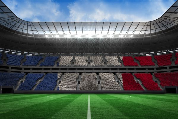 پرچم ملی فرانسه به صورت دیجیتالی در برابر استادیوم بزرگ فوتبال تولید شده است