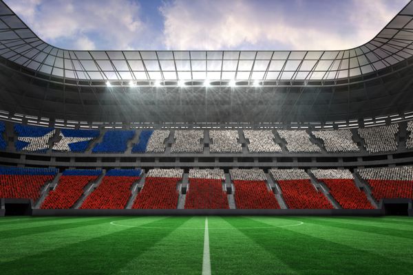 پرچم ملی شیلی به صورت دیجیتالی در برابر استادیوم بزرگ فوتبال تولید شده است