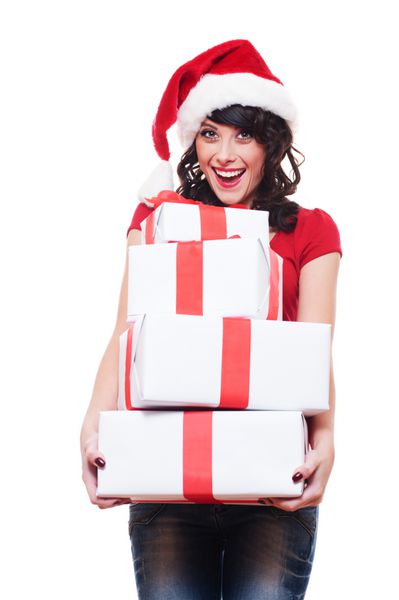 زن شگفت زده خوشحال که جعبه های زیادی با هدایا در دست دارد جدا شده در زمینه سفید