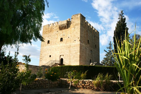 قلعه کولوسی قلعه مهم استراتژیک قبرس قرون وسطی نمونه ای عالی از معماری نظامی متحد اصلی که در سال 1210 توسط ارتش فرانک ساخته شد در سال 1454 توسط Hospitallers بازسازی شد