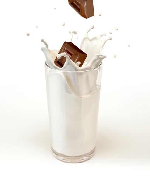 مکعب های شکلات در یک لیوان شیر پاشیده می شوند در زمینه سفید