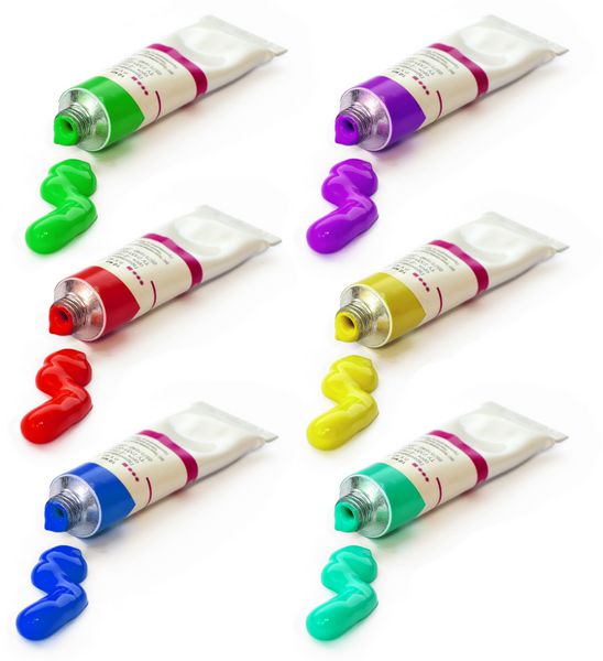 رنگ های اکریلیک رنگارنگ در لوله های جدا شده روی سفید