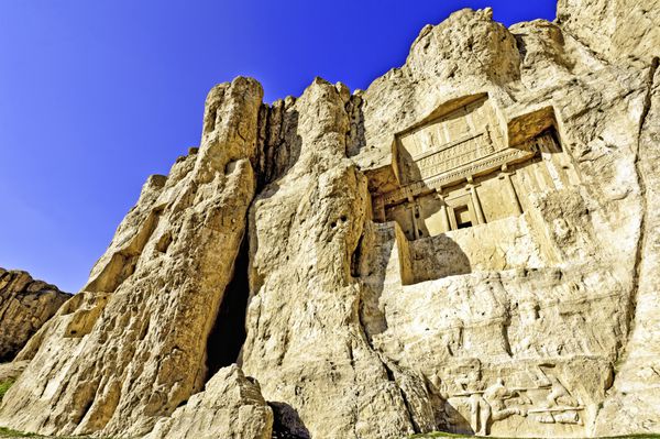 قدمت دیوار نقش رستم شیراز