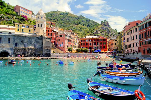 بندر رنگارنگ در Vernazza Cinque Terre ایتالیا
