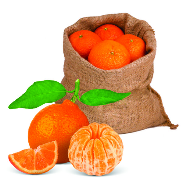 کیسه با نارنگی جدا شده روی سفید