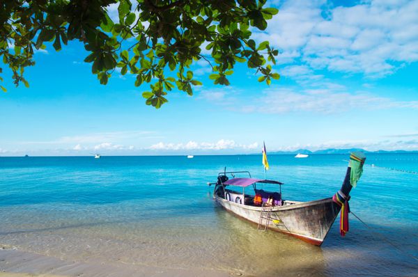 قایق ها و جزایر در دریای آندامان تایلند