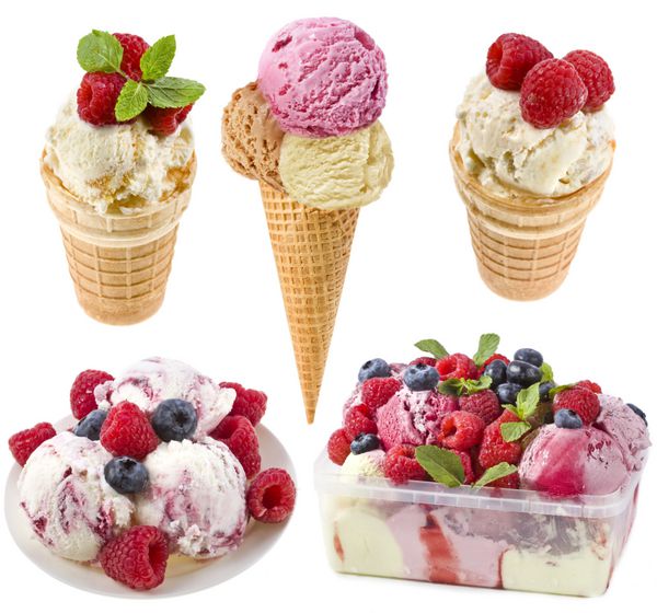 مجموعه بستنی با انواع توت های تازه جدا شده روی سفید