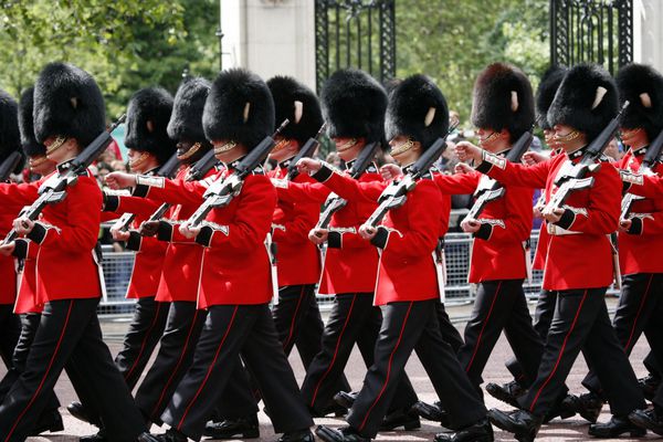لندن - 16 ژوئن سرباز ملکه در رژه تولد ملکه در 16 ژوئن 2012 در لندن انگلستان رژه تولد ملکه برای جشن تولد رسمی ملکه در ژوئن هر سال در لندن برگزار می شود