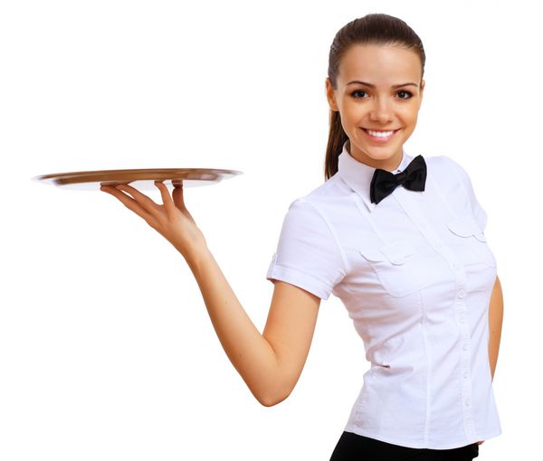پیشخدمتی جوان با بلوز سفید با سینی در دست