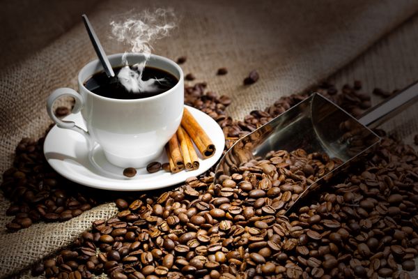 قهوه سیاه یک فنجان دانه