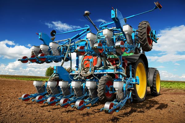 ماشین آلات کشاورزی مدرن برای کاشت و برداشت سبزیجات