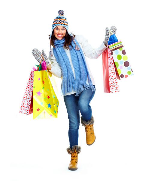 خرید زن زیبای کریسمس با کیف های جدا شده در پس زمینه سفید