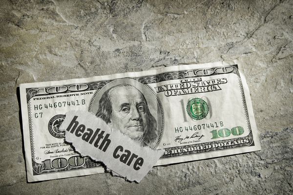 تیتر روزنامه بهداشت و درمان در مورد پول ایالات متحده