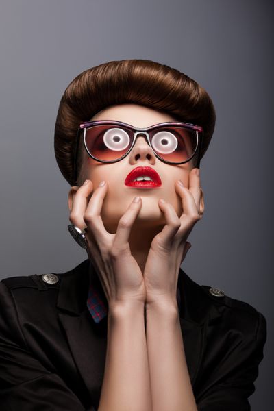 تقلید پرتره زن مقلد در عینک های آینده - فانتزی