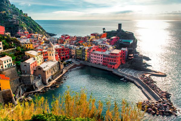 نمای هوایی از Vernazza - شهر کوچک ایتالیایی در استان La Spezia لیگوریا شمال غربی ایتالیا