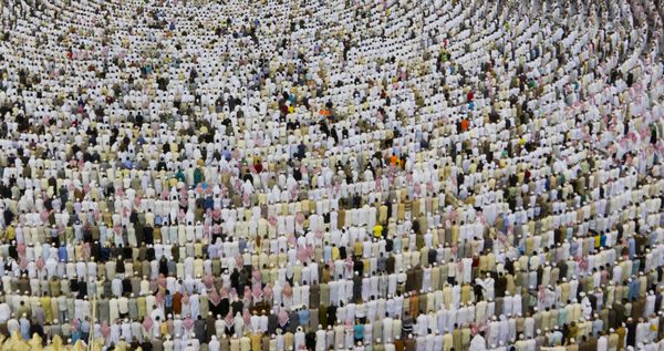 مسلمانان آماده نماز