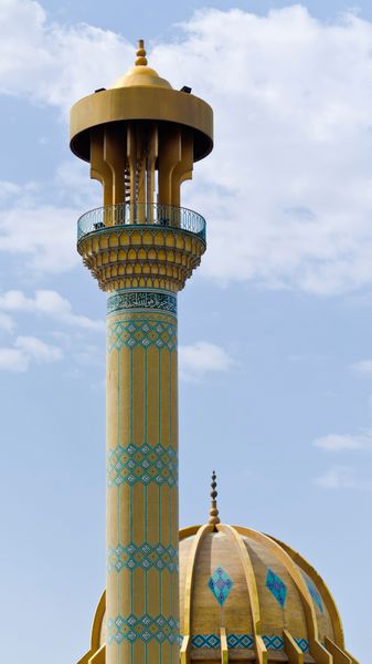 مناره و گنبد یک مسجد تهران ایران