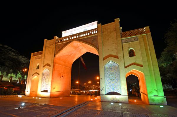 شیراز ایران -أ‚أ‚؟ 7 اکتبر دروازه قرآن در 7 اکتبر 2013 در شیراز ایران دروازه قرآن در سال 1949 به جای دو دروازه قبلی ساخته شد