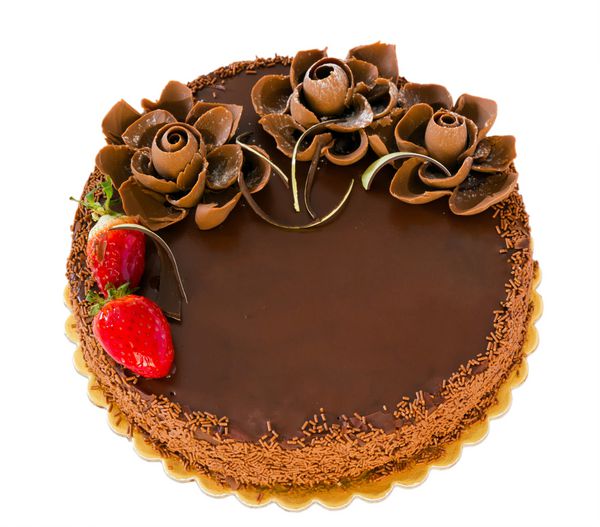 کیک شکلاتی با توت فرنگی جدا شده