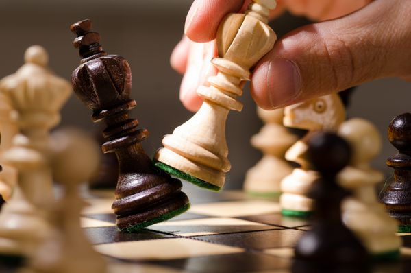 بازی مهره های چوبی شطرنج