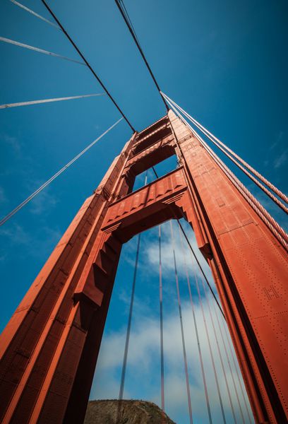 ستون پل گلدن گیت در سانفرانسیسکو کالیفرنیا ایالات متحده آمریکا