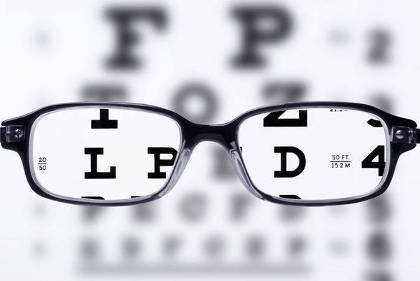 خواندن عینک و نمودار چشم